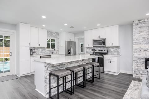 House, 3 Bedrooms | Private kitchen | Coffee/tea maker, fridge, oven, toaster