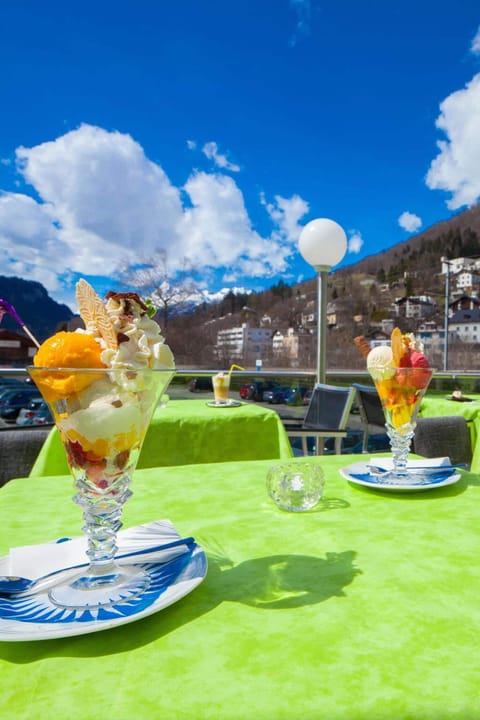 Lunch and dinner served, Regional cuisine