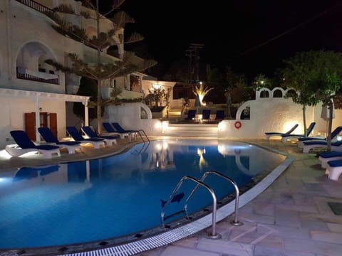 Seasonal outdoor pool, sun loungers
