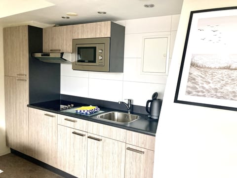 Apartment (3rd floor) | Private kitchen | Fridge, microwave, stovetop, espresso maker