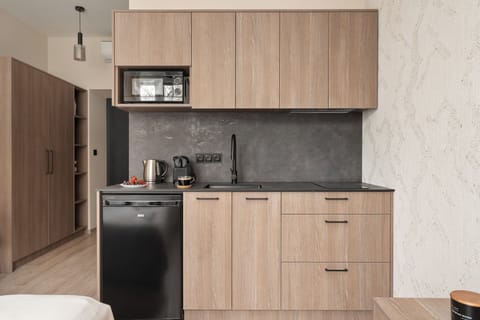 Deluxe Studio Suite | Private kitchenette | Fridge, microwave, stovetop, coffee/tea maker