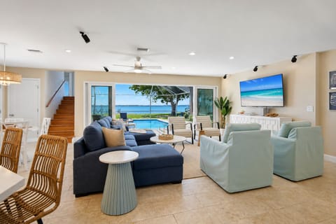 House, 4 Bedrooms | Living area | Smart TV