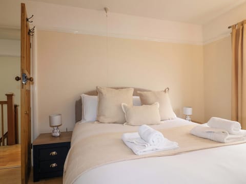 2 bedrooms, individually decorated, individually furnished, free WiFi