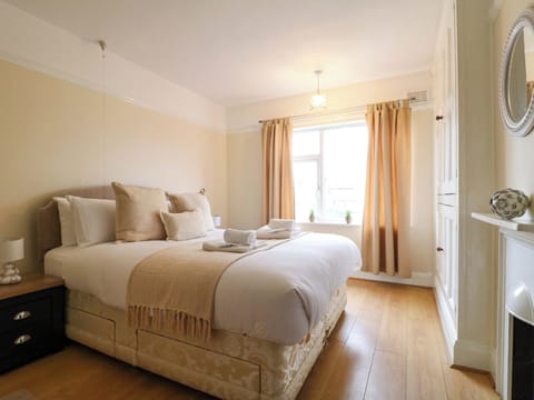2 bedrooms, individually decorated, individually furnished, free WiFi