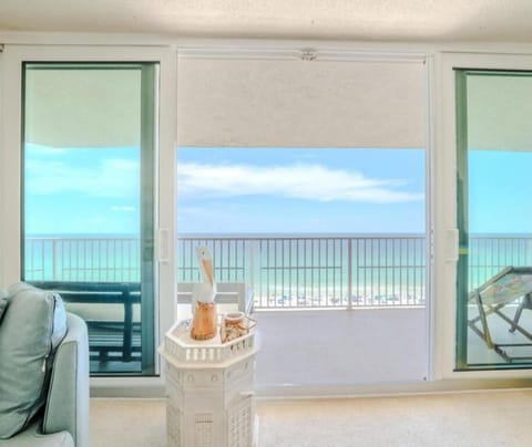 Luxury Apartment, Balcony, Ocean View | Interior