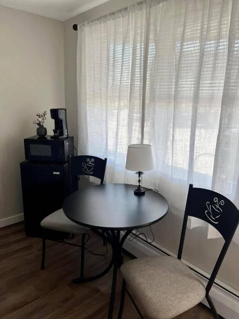 Comfort Quadruple Room, Non Smoking | Dining