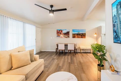 Double Room, Non Smoking | Living area