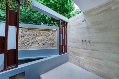 Deluxe Apartment, 1 Queen Bed, Non Smoking, Air conditioning | Bathroom | Hair dryer, bidet, towels, soap