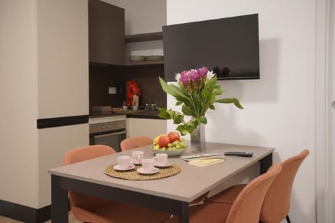 Family Studio | Dining