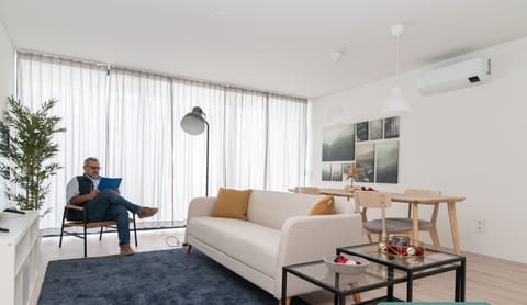 Deluxe Double Room | Living area