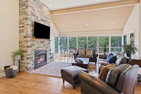 House (5 Bedrooms) | Interior