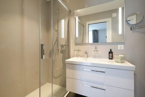 Junior Studio Suite, Air conditioning, City View | Bathroom | Shower, free toiletries, hair dryer, towels