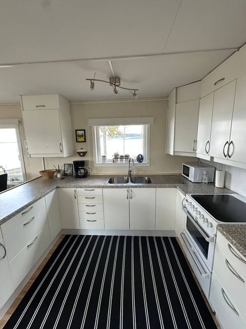 House, 1 Bedroom, Fireplace, Lake View | Interior