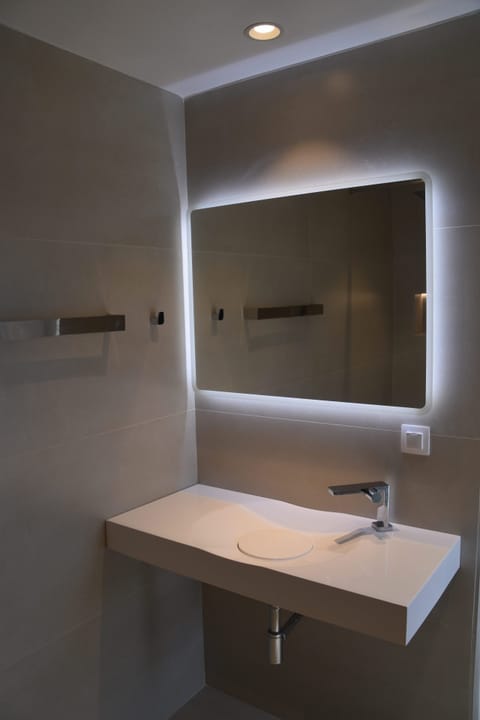 Towels, soap, shampoo, toilet paper