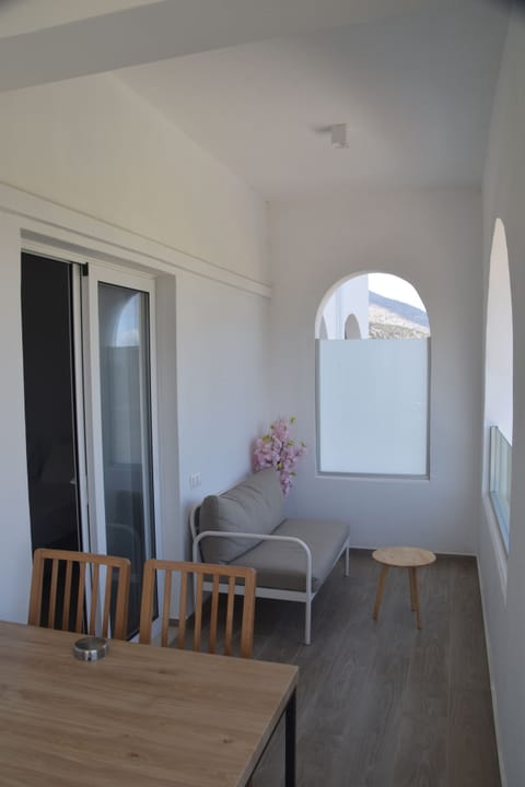 Apartment, Partial Sea View | Interior