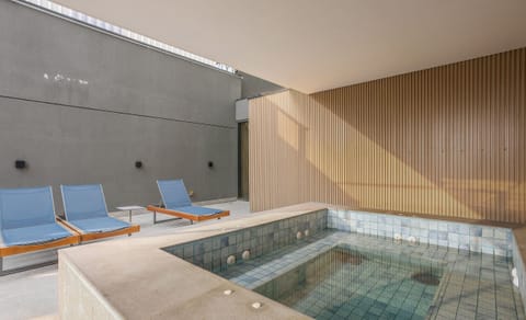 Basic Studio | Pool