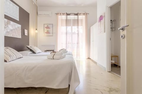 Double Room | In-room safe, desk, soundproofing, free WiFi
