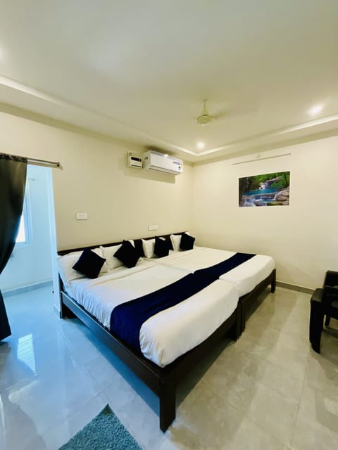 Luxury Quadruple Room, Air conditioning | Frette Italian sheets, premium bedding, down comforters