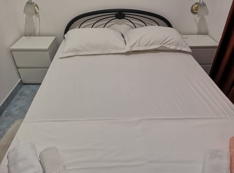 Apartment (One bedroom apartment (Mali)) | 5 bedrooms, cribs/infant beds