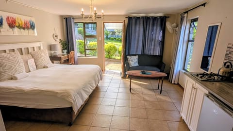 Deluxe Double or Twin Room | Iron/ironing board, free WiFi