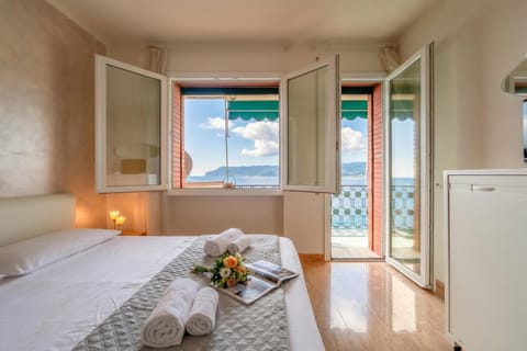 Standard Apartment, Multiple Bedrooms, Sea Facing (Torre) | 1 bedroom, bed sheets
