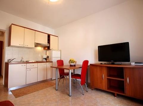 Apartment (One Bedroom Apartment With Terrace (C) | Property amenity