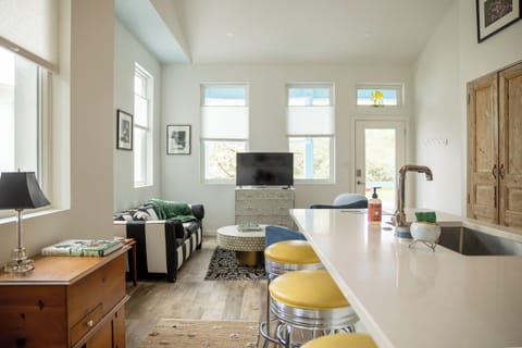 House | Living area | 40-inch Smart TV with digital channels, streaming services