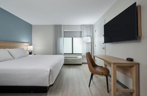 Studio Suite, 1 King Bed with Sofa bed, Accessible | Blackout drapes, iron/ironing board, free WiFi