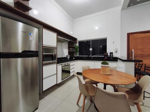 Comfort House | Private kitchen | Microwave, oven, stovetop, cookware/dishes/utensils