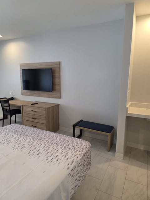 Room, 1 King Bed, Non Smoking