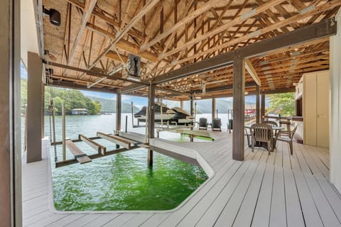 Dock