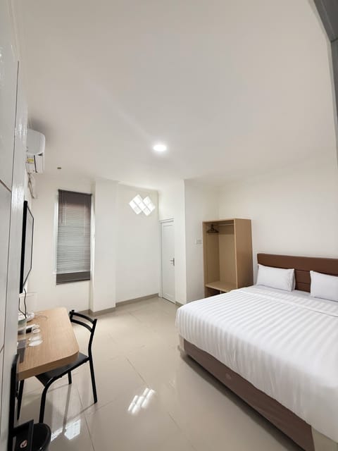 Desk, iron/ironing board (on request), WiFi (free)