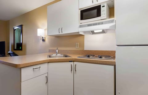 Studio, 1 Queen Bed, Non Smoking | Private kitchen | Fridge, microwave, stovetop, coffee/tea maker