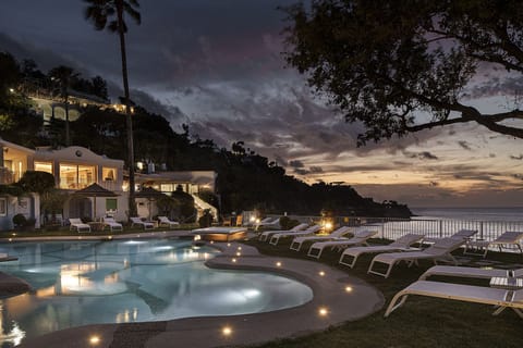 Outdoor pool, sun loungers