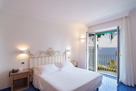 Comfort Double Room, Sea View | In-room safe, desk, free WiFi, bed sheets