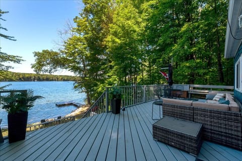Casa Albanese on Farlain Lake | Terrace/patio