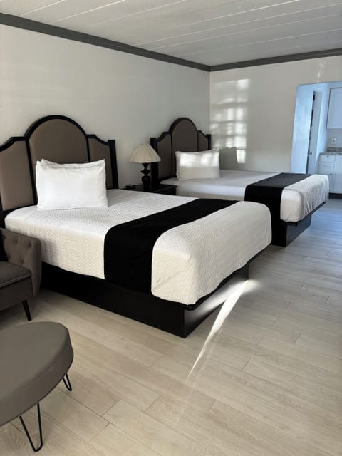 Family Studio | Soundproofing, cribs/infant beds, free WiFi, bed sheets