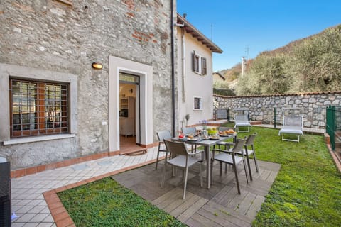 Family Apartment, 2 Bedrooms, Terrace (Toscolano Olive House) | Outdoor dining