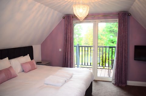 In-room safe, desk, iron/ironing board, WiFi