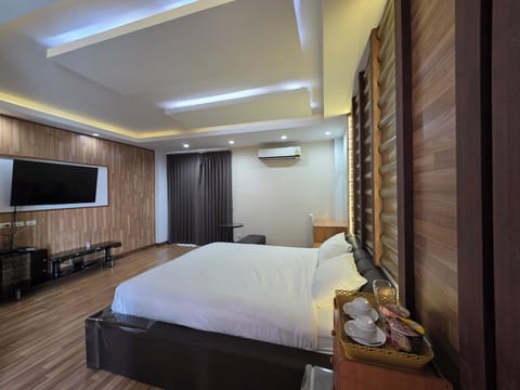 Superior Single Room, Balcony, Hill View | Free WiFi