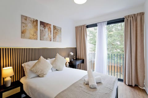 Apartment, 3 Bedrooms | Desk, iron/ironing board, free WiFi