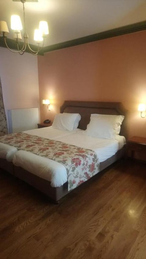 In-room safe, desk, soundproofing, iron/ironing board