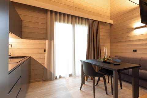 Superior Chalet, Lake View