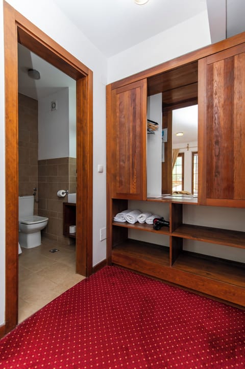 Double or Twin Room | Bathroom