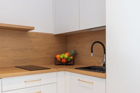 Exclusive Studio Suite, Sea View | Private kitchen