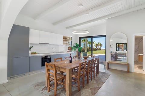 House, 3 Bedrooms, Beachfront | Dining