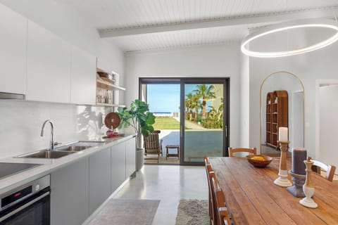 House, 3 Bedrooms, Beachfront | Private kitchen