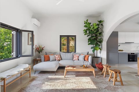 House, 3 Bedrooms, Beachfront | Living area