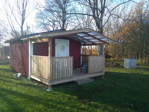 Cabin (Linen not included) | Terrace/patio