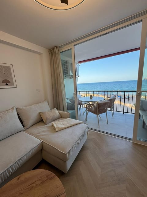 Comfort Apartment, Balcony, Beach View | Living area
